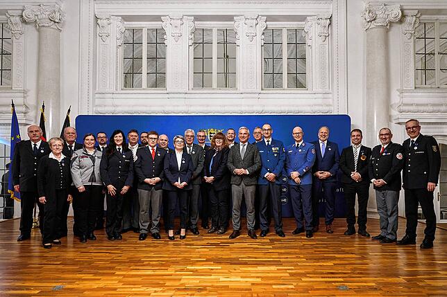 Diese engagierten Menschen aus Baden-Württemberg erhielten das Bevölkerungsschutz-Ehrenzeichen 2023.