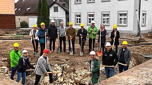 Kein klassischer Spatenanstich, aber ein gemeinsames Feiern des Sanierungsfortschrittes. Bild: Marie-Christin Spitznagel