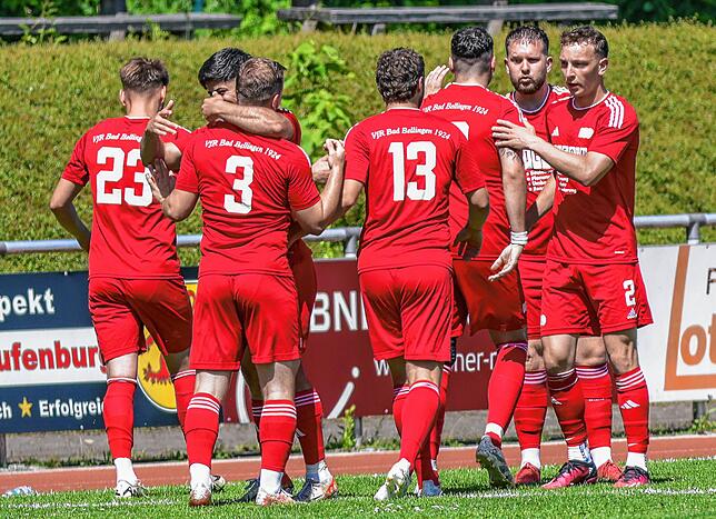 Hoffnung beim Gast: Leon Dickau (Nr. 3) traf früh zum 1:0 für den vom Abstieg bedrohten VfR Bad Bellingen beim SV 08 Laufenburg.