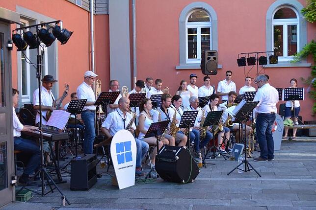 Beim Sommernachtsfest wird nicht nur musikalischer sondern auch kulinarischer Genuss geboten.