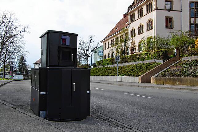 Während der Speedweek stand der Blitzeranhänger auch eine Zeit lang vor der Grundschule an der Tuttlinger Straße.
