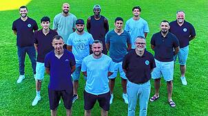 Neue Spieler beim neuen FC Bad Bellingen: Die Verantwortlichen und die künftigen Spieler des Landesligisten freuen sich auf den ...