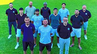 Neue Spieler beim neuen FC Bad Bellingen: Die Verantwortlichen und die künftigen Spieler des Landesligisten freuen sich auf den ...