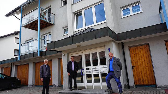 Sie sind die &bdquo;Macher&ldquo; der erfolgreichen Löffinger Baugenossenschaft (von links): Aufsichtsrat Walter Feser, Vorsitzender ...