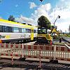 Über die Wintermonate 2021/22 hinweg war die Bahnkreuzung nur für Fußgänger und Radfahrer passierbar. Die Baumaßnahme für die neue ...