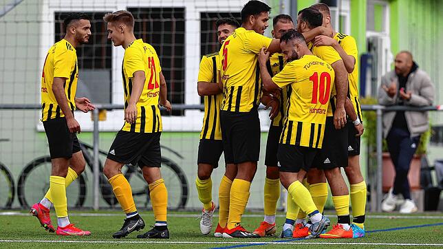Der Türkisch SV Konstanz bejubelt einen knappen 3:2-Erfolg über die Spfr Owingen-Billafingen.
