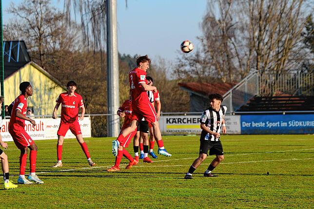 Bild 12: Die U17 des SC Freiburg zu Gast im Friedengrund: Das sind unsere Bilder!