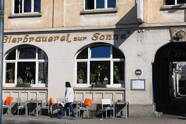 In der Unteren Sonne in der Laube traf sich Louis Napoleon gerne mit seinen Kumpanen, um ein paar Humpen Bier oder ein paar Becher Wein ...