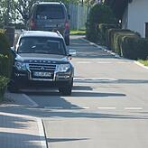 Die alltägliche Situation auch in den Wohngebieten. Rücksichtslos wird er Gehweg zugeparkt, weder ein Fußgänger, geschweige denn Eine ...
