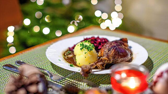 Weihnachtsfeiern sind eine tolle Sache &ndash; sofern man sie ohne Blamage übersteht. Mit unseren Tipps können Sie den Abend ganz ohne ...