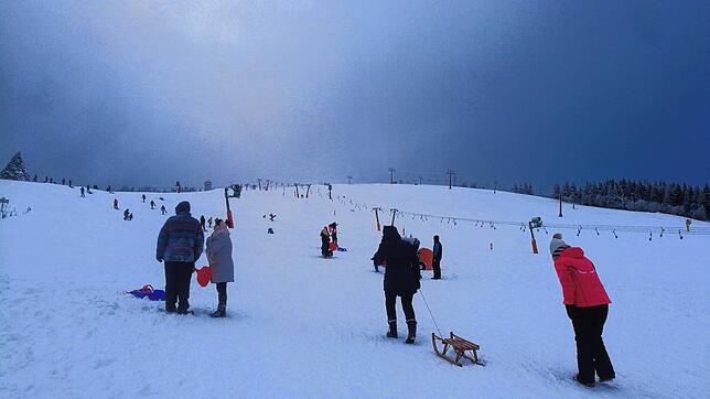 Auf dem Feldberg war auch im Corona-Winter jede Menge los. Die Lifte waren aber zu.