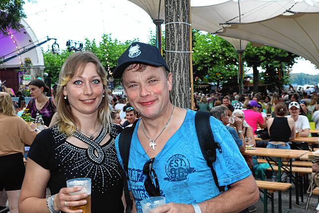Bild 3: Das Seenachtfest 2023 startet durch! Immer mehr Besucher strömen auf das Festgelände