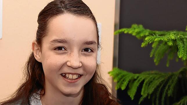 Tamia Kaden blickt lachend in die Kamera. Ihre Leukämieerkrankung hat sie nach langer Chemobehandlung gut überstanden. Die Reha in der ...
