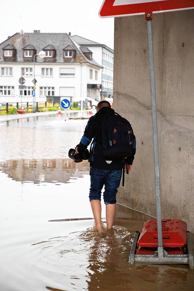 Bild 28: Heftiges Unwetter im Hegau: Auch Autos schwimmen davon!