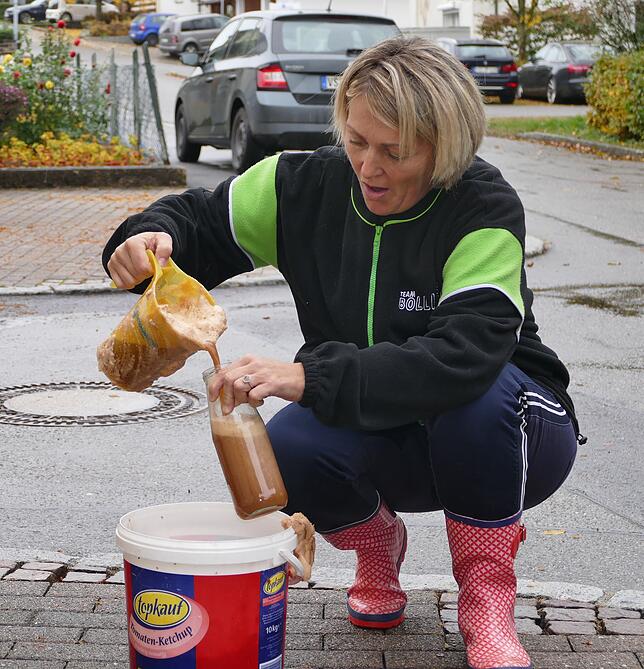 Daniela Rominger ist rundherum zufrieden mit dem Service der Mosterei in Fürstenberg.