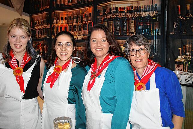 Bild 18: Kaffee, Sekt und Kuchen: Alt-Stockacherinnen genießen Fest im Bürgerhaus Adler Post