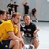 Matthias Stocker als Trainer der HSG Konstanz II im Gespräch mit seinem Co-Trainer Benjamin Schweda.