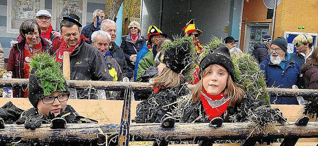 Bild 5: Der Montagsumzug in Bad Dürrheim setzt den gutgelaunten Punkt unter die diesjährige Fasnet &ndash; Teil 2