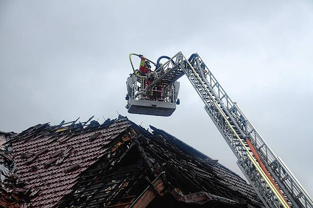 Bild 32: Feuer im Mehrfamilienhaus: Bilder vom Großeinsatz