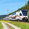 Die Gäubahn bei Sulz: Um den Ausbau dieses Abschnitts geht es. Hier befährt im August 2024 ein Intercity des Herstellers Stadler die ...