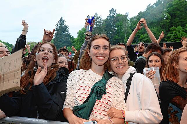 Bild 31: Strahlende Festival-Fans! Am ersten Nachmittag steigt die Stimmung
