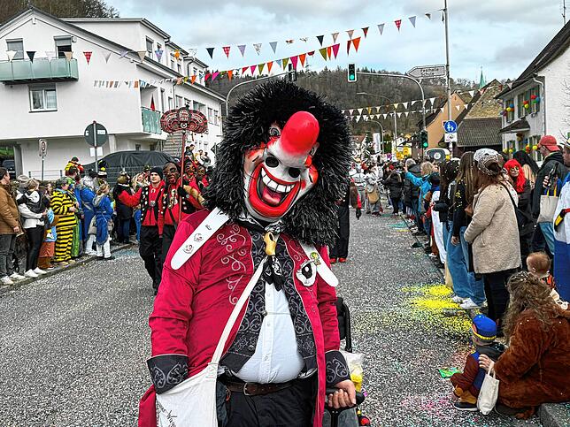 Bild 2: Narren feiern ausgelassen &ndash; Bilder vom Umzug (Teil 2)