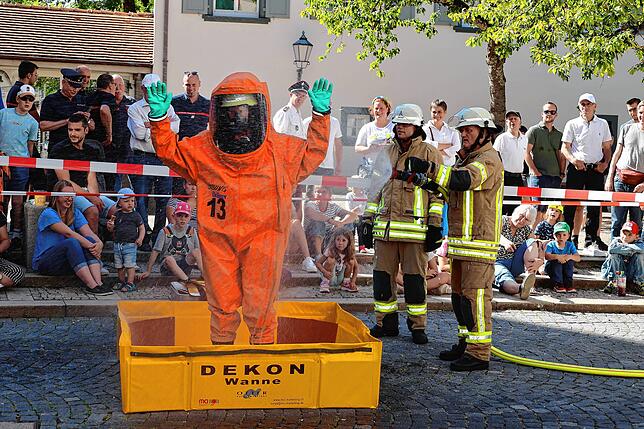 Bild 19: Die Feuerwehr Villingen demonstriert ihr Können bei der Hauptprobe