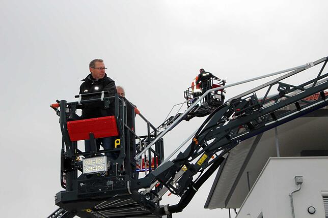 Bild 12: Bilder von der Drehleiter-Demonstration der Feuerwehr Blumberg
