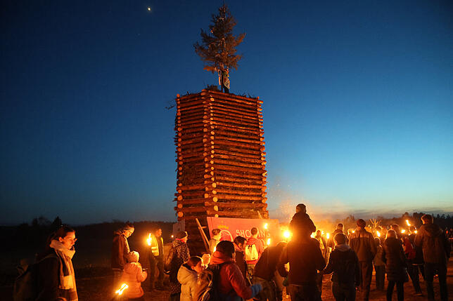 Bild 10: Bilder vom Funkenfeuer 2025 in Litzelstetten: So lebt die Tradition weiter!