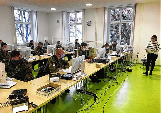 Mit besonderer Hilfe ab November 2020: Das Gesundheitsamt wird durch Soldaten des Jägerbataillons 292 aus Donaueschingen bei der ...