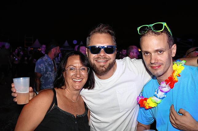 Bild 21: Elektro-Fans versammeln sich am See: Klein Venedig wird am Samstagabend zur Freiluftparty