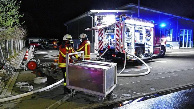 Die Feuerwehr Stockach war bei Fahrzeugbränden in der Alemannenstraße im Einsatz.