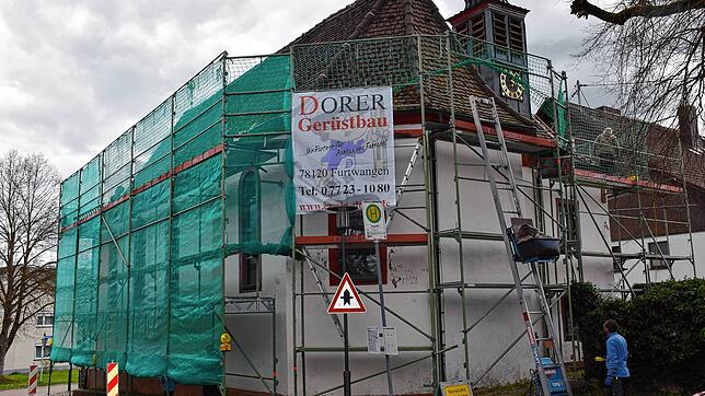 Notwendige Dachreparaturarbeiten haben es erforderliche gemacht, bei der geschichtsträchtigen Sinkinger Kapelle ein Gerüst aufzustellen. ...
