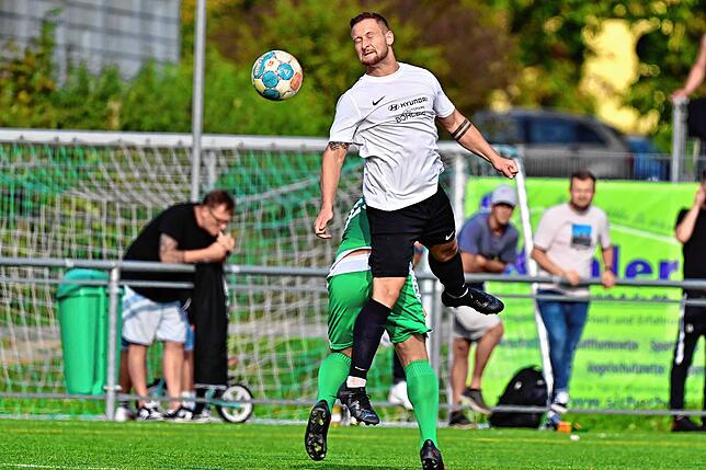 Bild 2: SV Herten besiegt die SG FC Wehr/Brennet mit 3:2 &ndash; und wir haben Bilder!