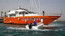 Das für die Seenotrettung umgerüstete Motorschiff „Sarah“ im Hafen von Licata/Sizilien. Im Januar soll es einen nächsten Einsatz auf dem ...