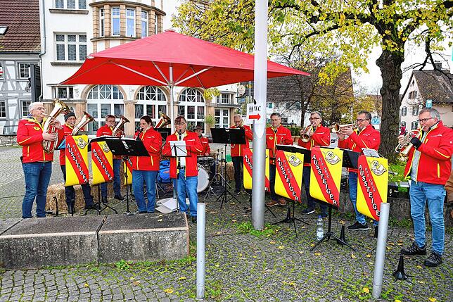 Bild 1: Trubel auf dem Rathausplatz
