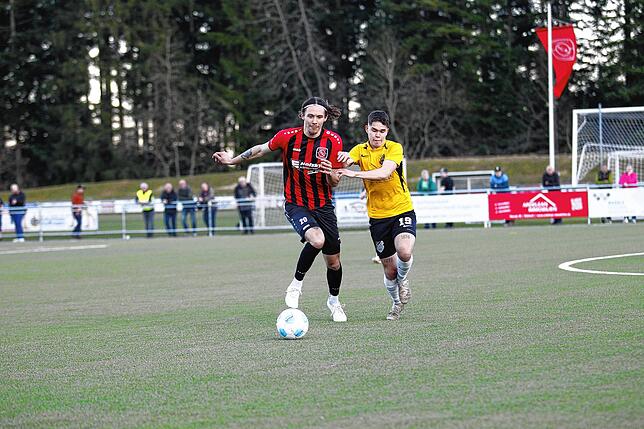 Bild 8: Der FC Gutmadingen sammelt wichtige Punkte gegen den FC Königsfeld – wir haben Bilder von der Partie