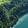Die Marienschlucht lässt sich hier an der geschwungenen Kurve in den Bäumen und dem Steg an ihrem Fuß erkennen. Bild: Gerhard Plessing