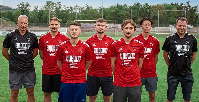 Neue Gesichter: Der vom SV Tunsel gekommene Trainer Thomas Wachenheim (links) nimmt mit Co-Trainer Sven Strauch rechts) den Neuaufbau ...
