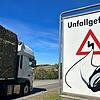 Unfallgefahr für Motorradfahrer signalisiert dieses Schild an der B314. Unser Bild stammt von September 2023.