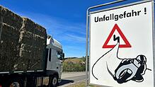 Unfallgefahr für Motorradfahrer signalisiert dieses Schild an der B314. Unser Bild stammt von September 2023.