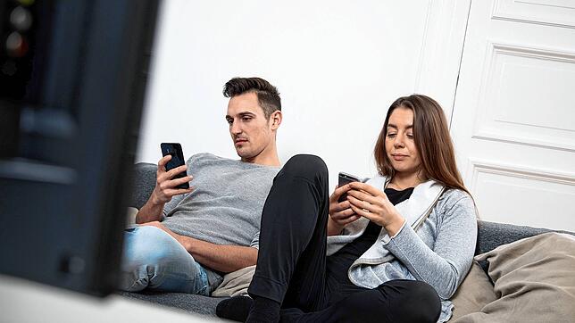 Beim Chatten, Spielen und Streamen braucht man ein großes Datenvolumen. Bei einigen Tarifen sollte man aufs Kleingedruckte achten.