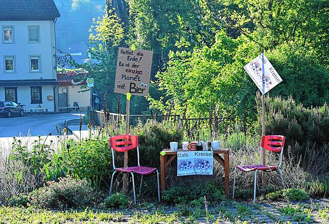In der ersten Mainacht wurde auf dem Bruckhaus-Kreisel ein Café-Kreisel eingerichtet.
