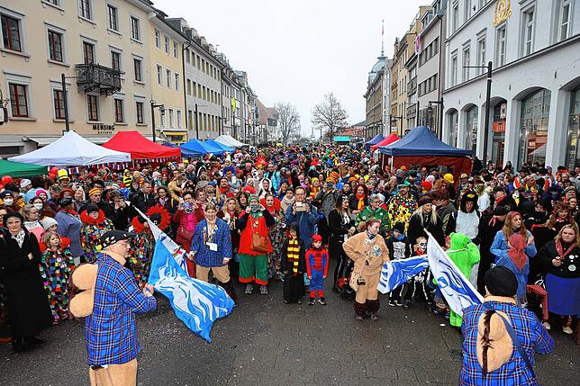 Bild 22: Närrisches Treiben beim Narrenmarkt 2024 in Konstanz