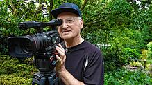 Das Filmemachen in der Natur ist auch eine sportliche Leistung – die der 84-jährige Rudolf Eckert aus Albbruck problemlos meistert. ...