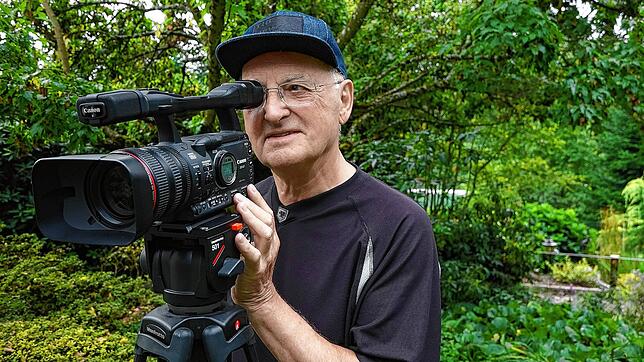 Das Filmemachen in der Natur ist auch eine sportliche Leistung – die der 84-jährige Rudolf Eckert aus Albbruck problemlos meistert. ...