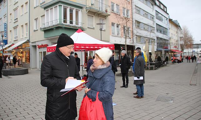 Eine der jüngsten Aktionen der SPD ist das Sammeln von Unterschriften für ein Volksbegehren. Die Partei fordert gebührenfreie Kitas. Das ...