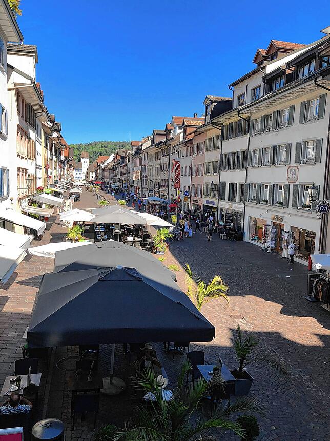In der Waldshuter Kaiserstraße wollen die Wirte so lange wie möglich die Außenbestuhlung beibehalten, wenn möglich auch über den Winter.