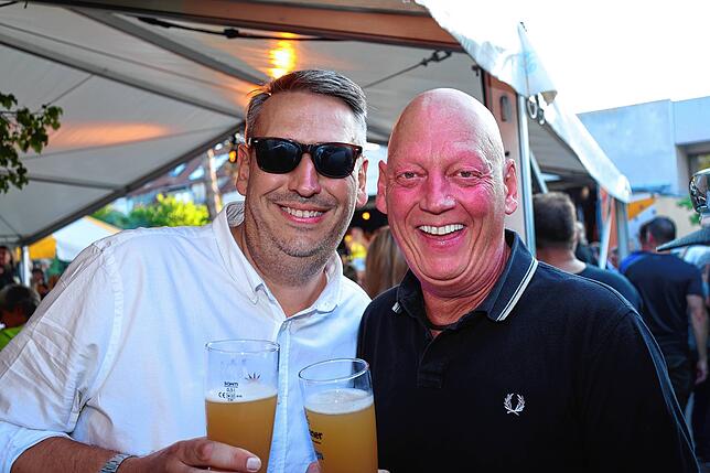 Bild 9: Feierlaune mit der Gretle-Band beim Dettinger Dorffest - hier gibt’s die schönsten Bilder