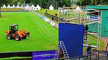 Die Arbeiten für das große Donaueschinger Reitturnier sind in den letzten Zügen, wie hier beim Stadion im Schlosspark.